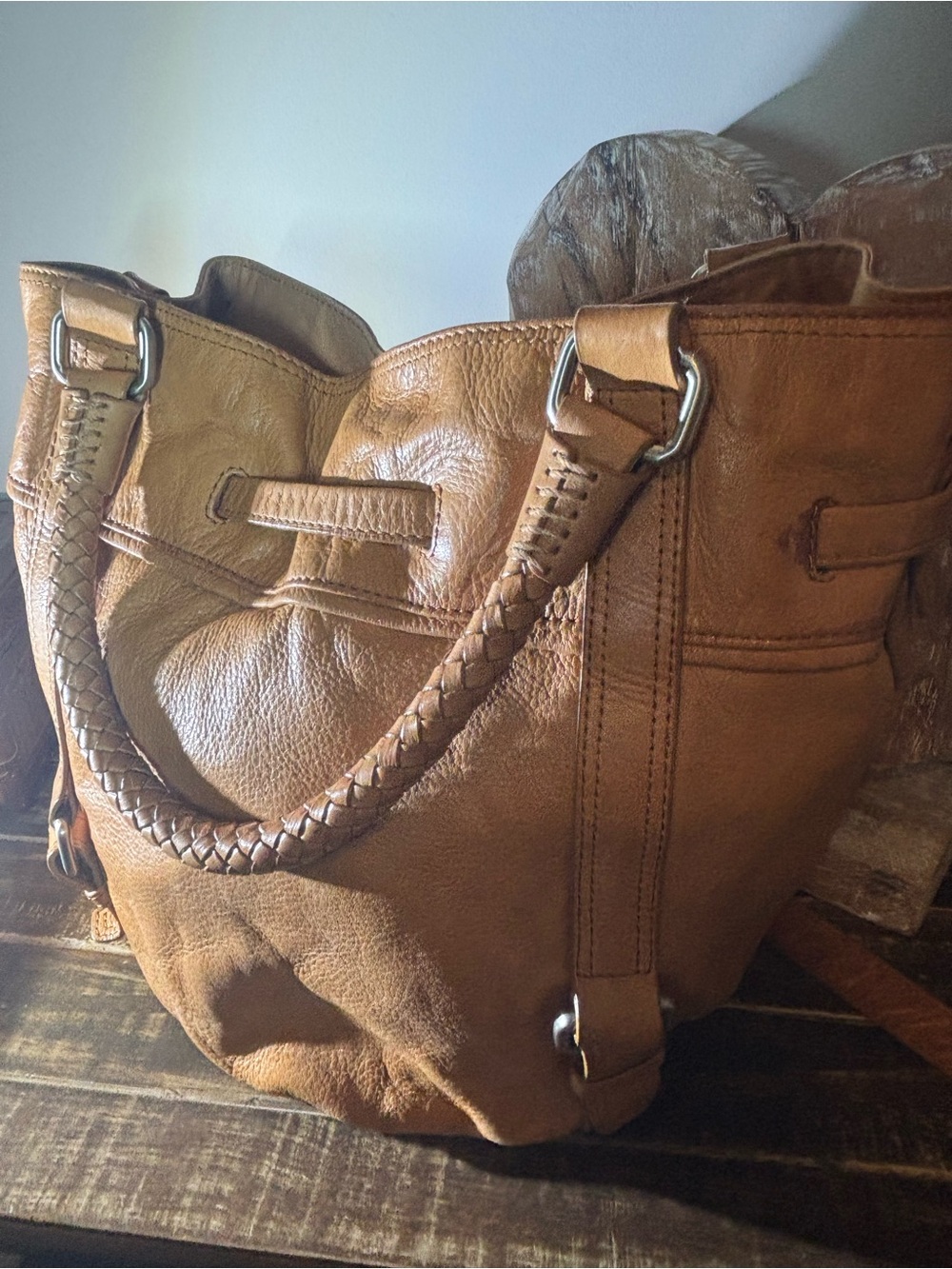 The Sak Classic Tan Leather Shoulder Bag - Stylish Everyday Tote - Picture 4 of 10